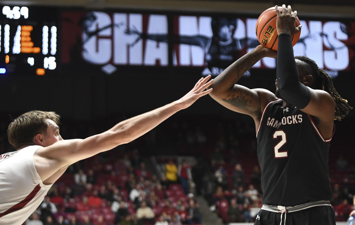 B.J. Mack shoot the ball over Alabama forward Grant Nelson