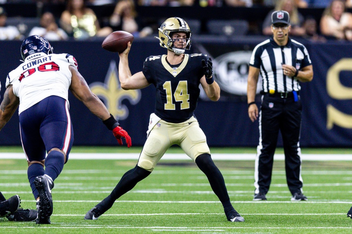 New Orleans Saints quarterback Jake Haener (14) passes against the Houston Texans. Mandatory Credit: Stephen Lew-USA TODAY