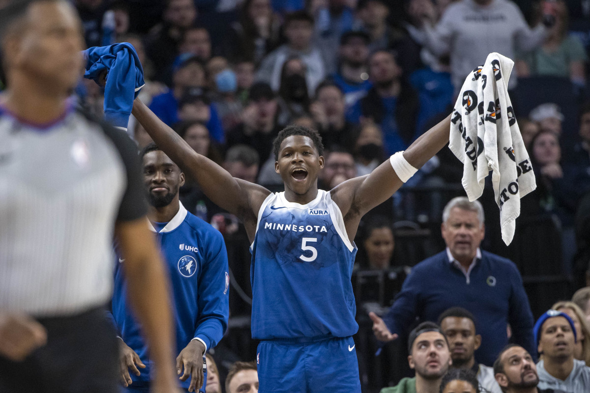 Anthony Edwards celebrates