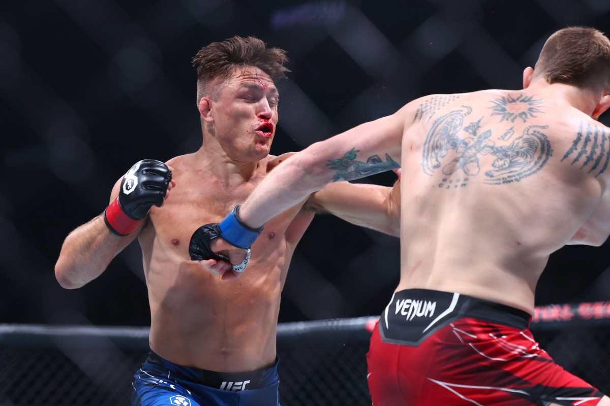 Drew Dober (red gloves) fights Matt Frevola (blue gloves) during UFC 288