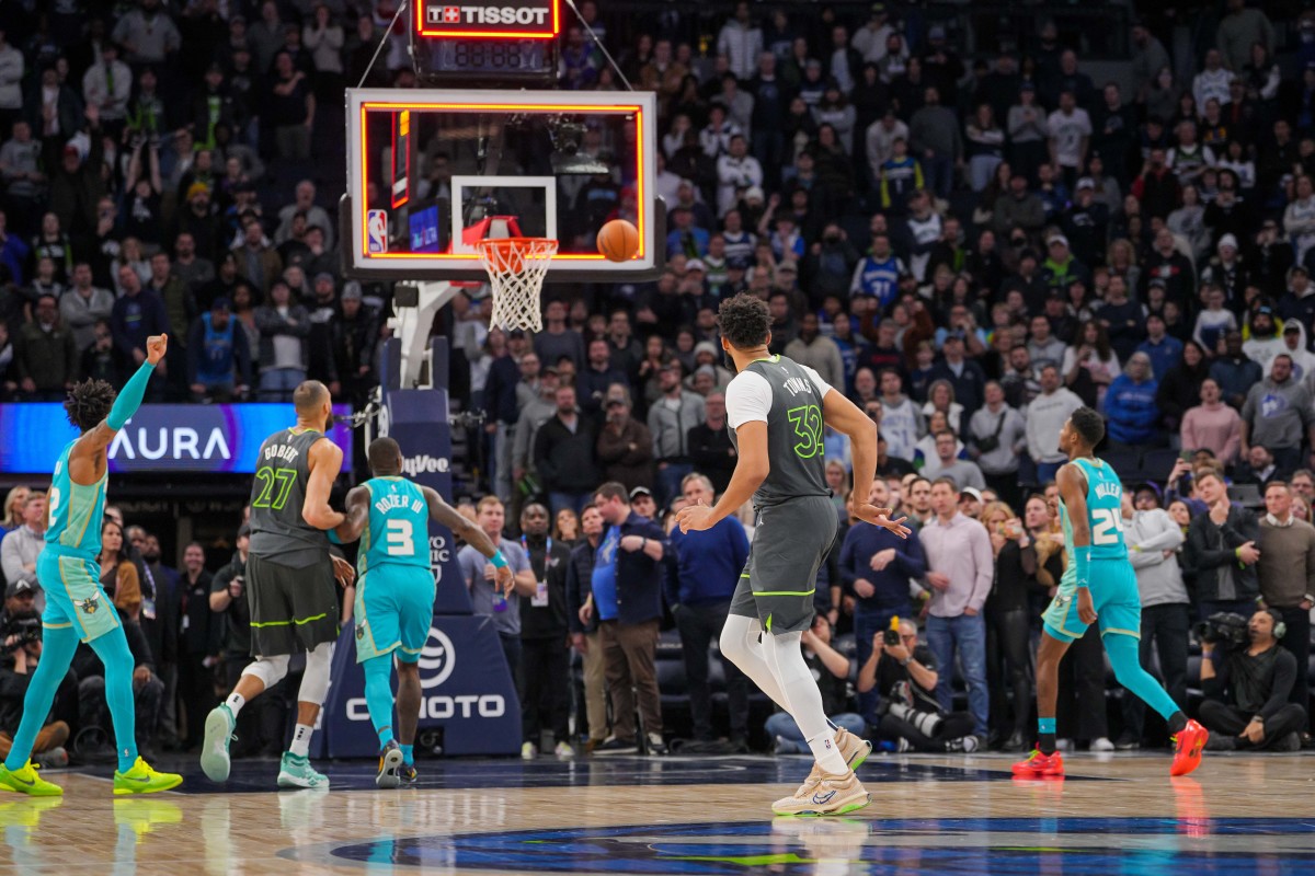 Karl-Anthony Towns misses last-second 3