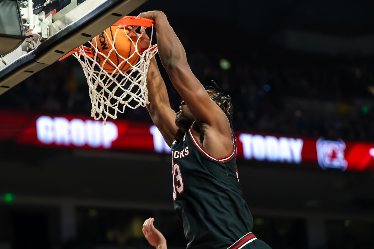 Josh Gray dunking the ball vs. Kentucky (23rd Jan., 2024)