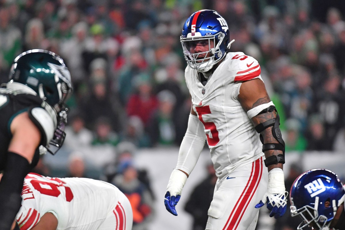 Dec 25, 2023; Philadelphia, Pennsylvania, USA; New York Giants linebacker Kayvon Thibodeaux (5) against the Philadelphia Eagles at Lincoln Financial Field