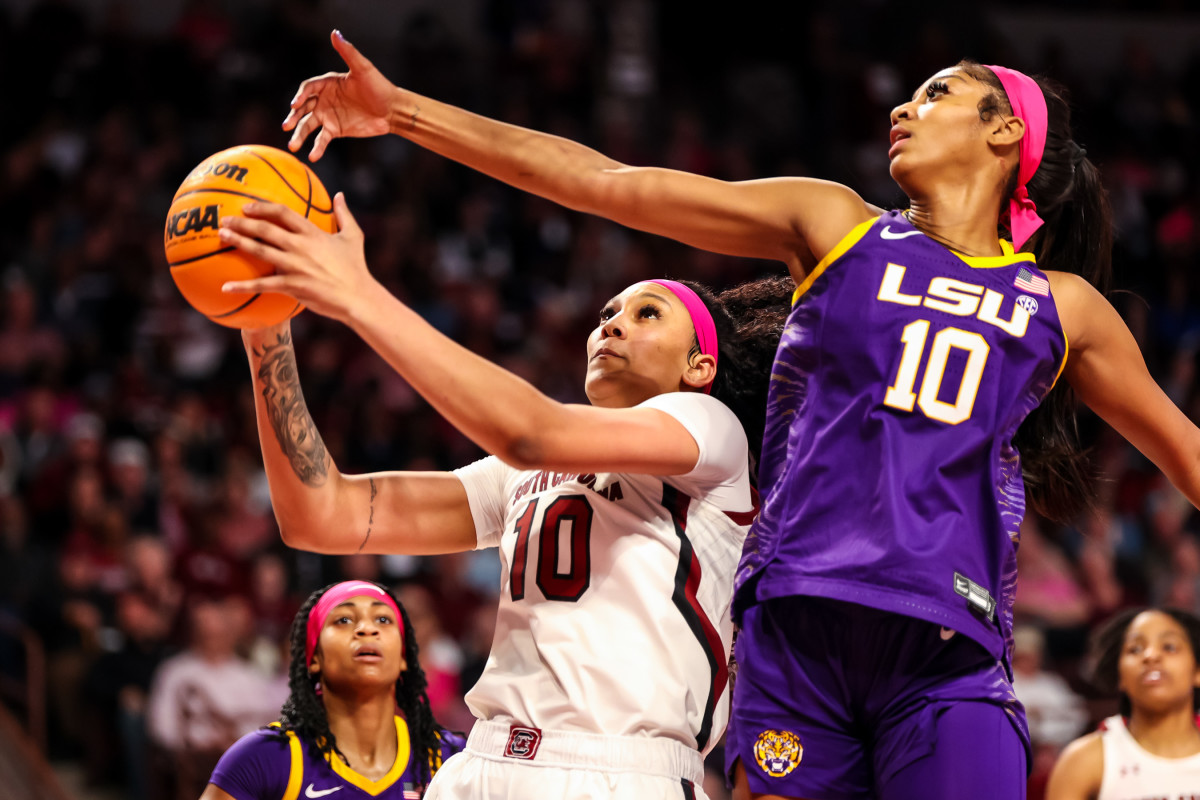 Kamilla Cardoso putting up a shot against LSU's Angel Reese in last season's matchup (12th Feb., 2023)