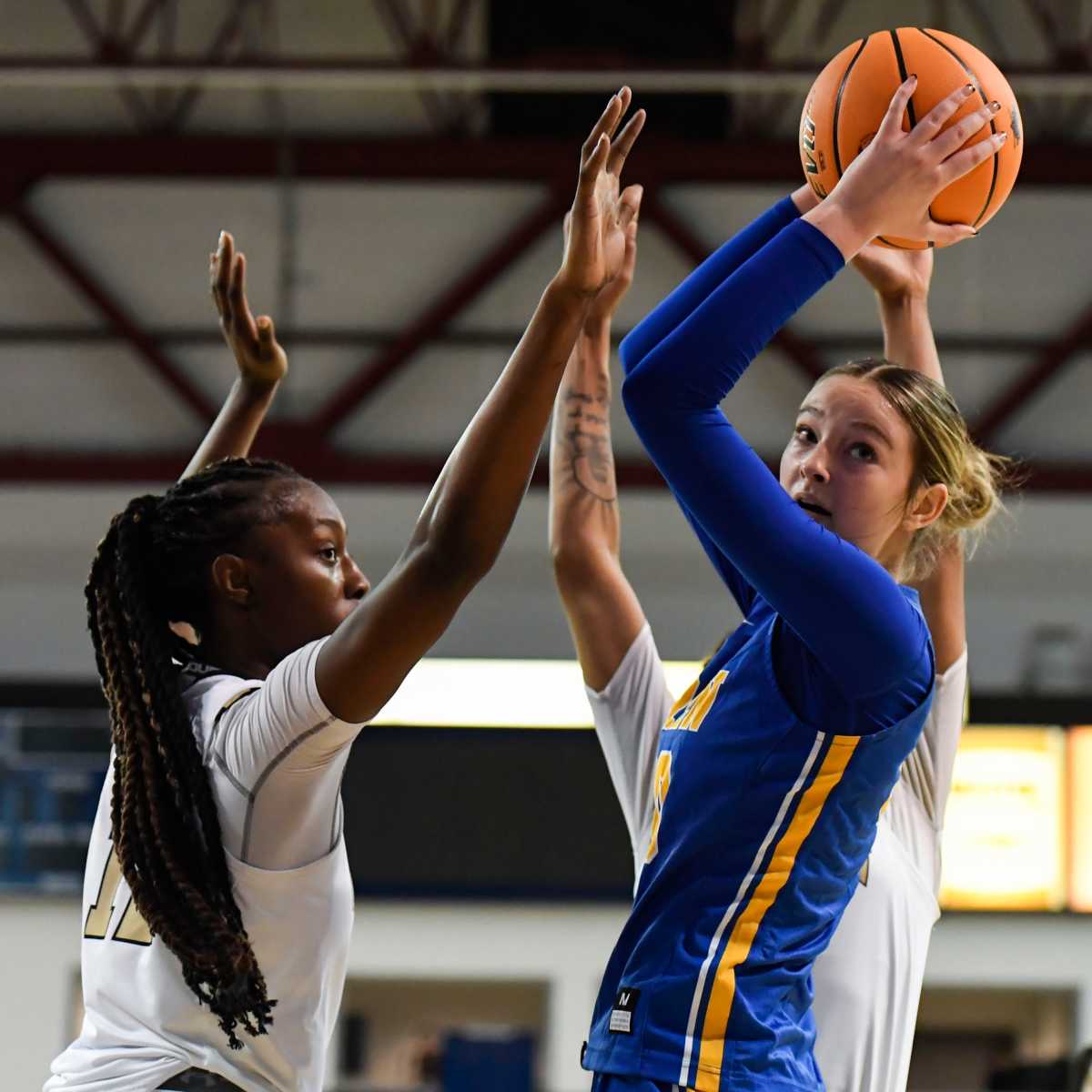 Joyce Edwards (left) crowds airspace of Wren HS forward in the 2023 SCHSL 3A State Title game (3rd Mar., 2023)