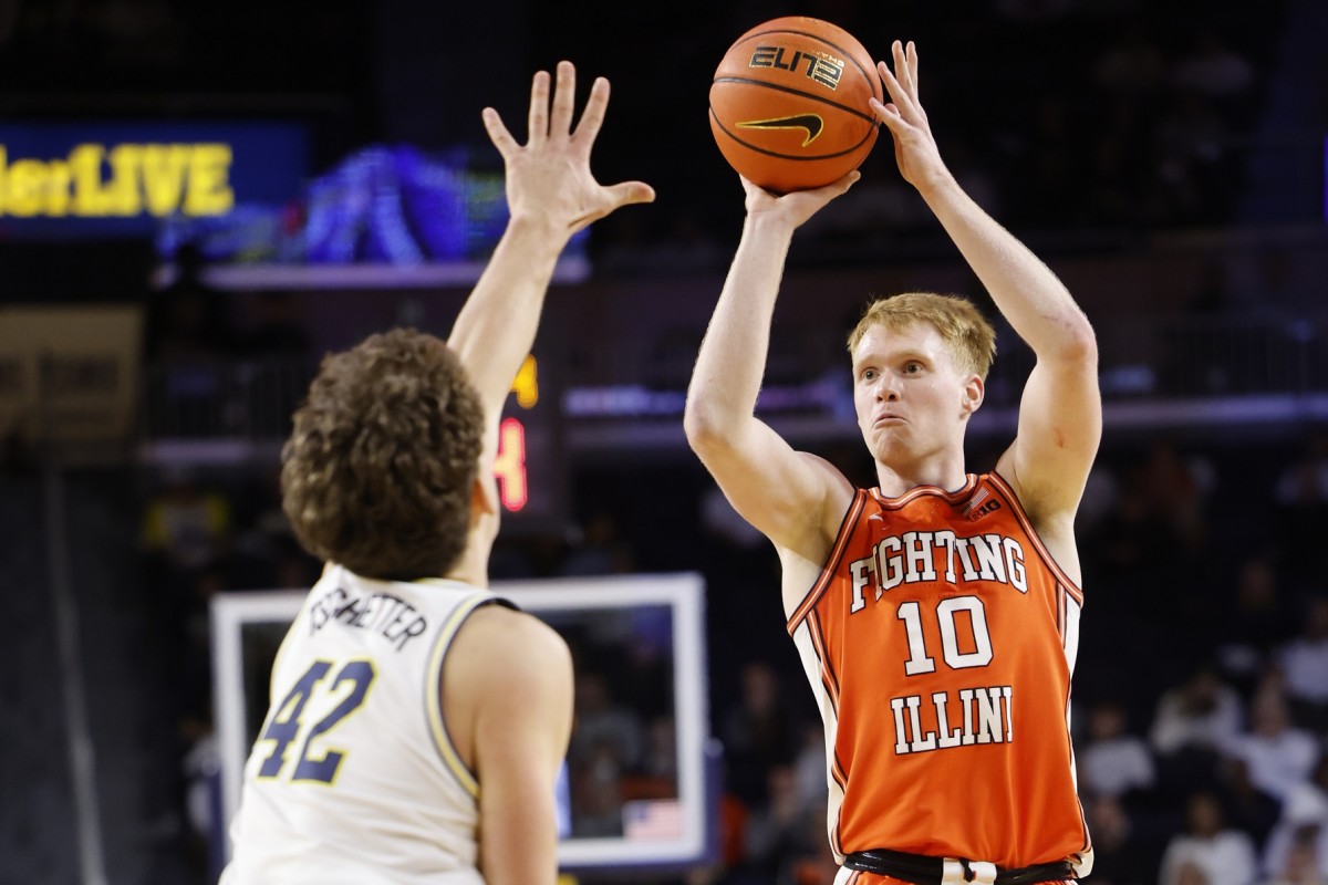 Illinois Fighting Illini guard Luke Goode (10) shoots over Michigan Wolverines forward Will Tschetter (42) in the second half at Crisler Center.