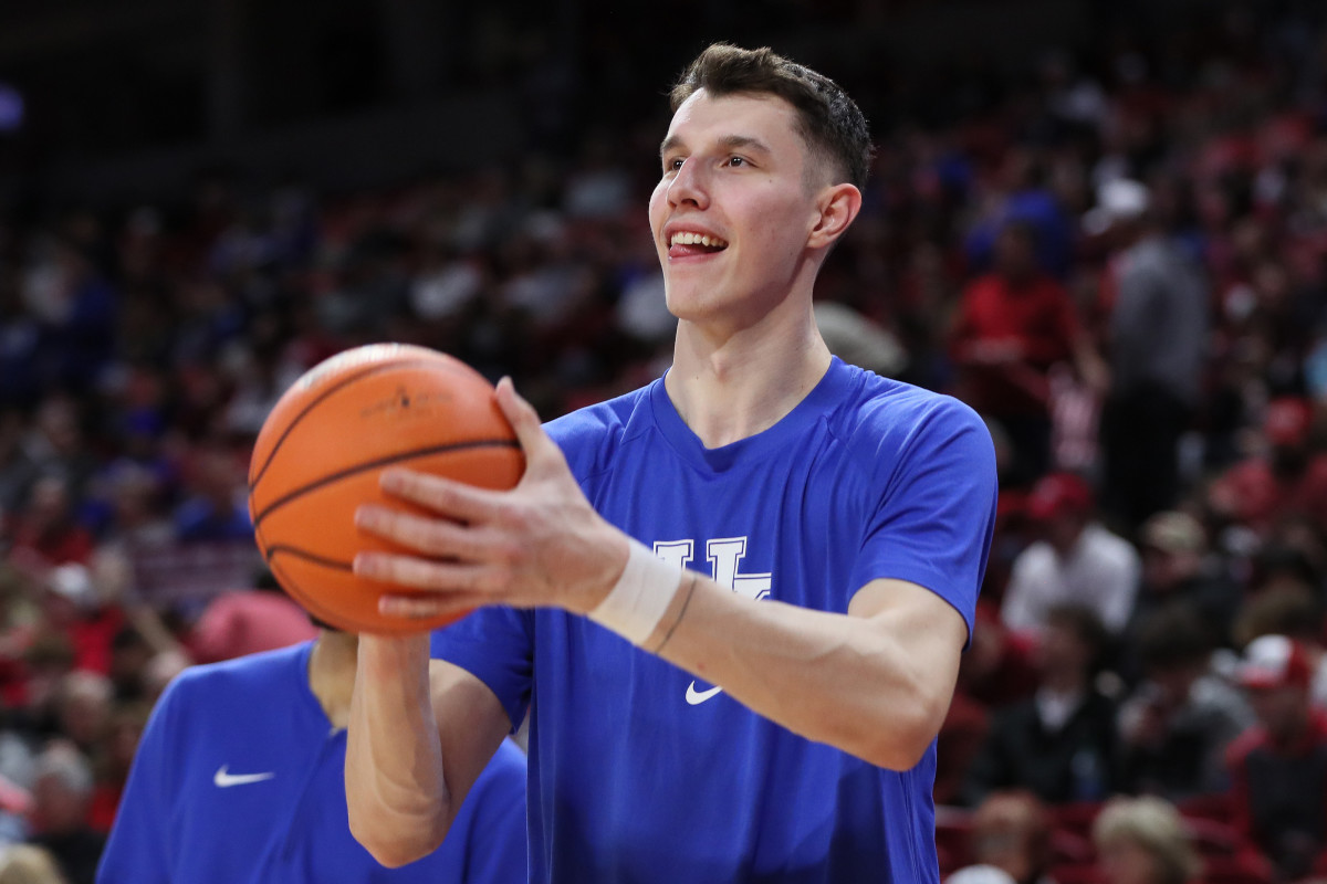 Jan 27, 2024; Fayetteville, Arkansas, USA; Kentucky Wildcats forward Zvonimir Ivisic warms up prior to the game against the Arkansas Razorbacks at Bud Walton Arena. Mandatory Credit: Nelson Chenault-USA TODAY Sports