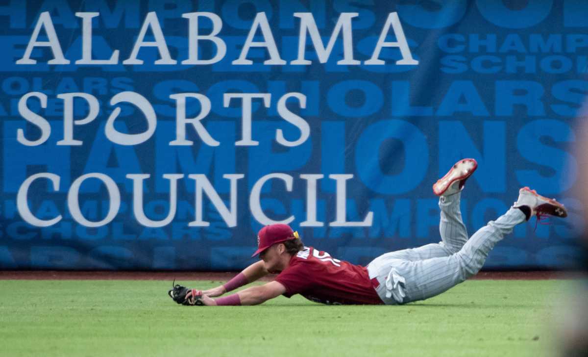 Carson Hornung makes a diving catch for an out in the 2022 SEC Tournament (24th May, 2022)