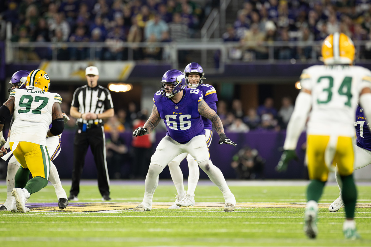 Dalton Risner (66) prepares to block Kenny Clark (97)