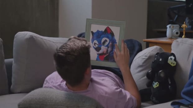 Ludwig holding photo of Sonicfox