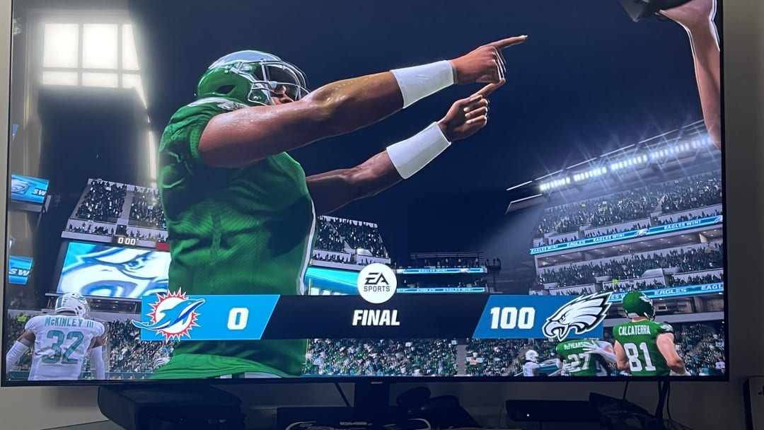 Kyle Brandt Defeats his 9-Year-Old Son 100-0 in Madden