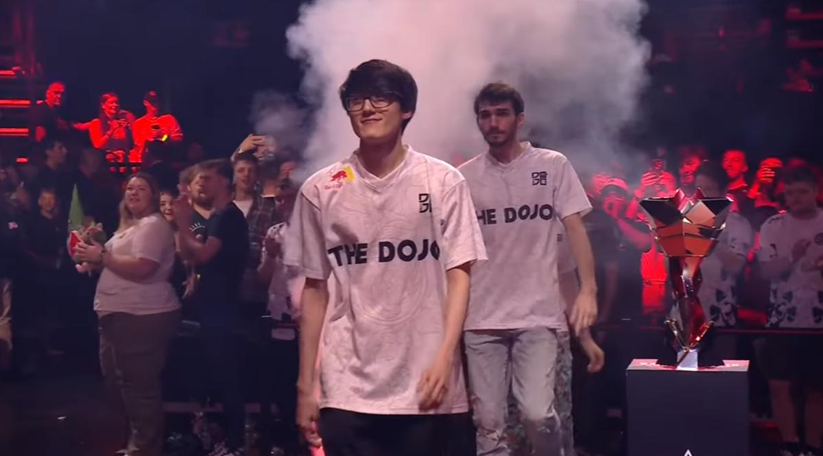 iiTzTimmy walks on stage with his team, The Dojo, for the final days of the ALGS 2023 Championship in the Apex Legends Global Series.