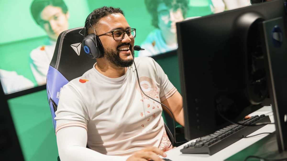 Aphromoo playing for Flyquest in LCS