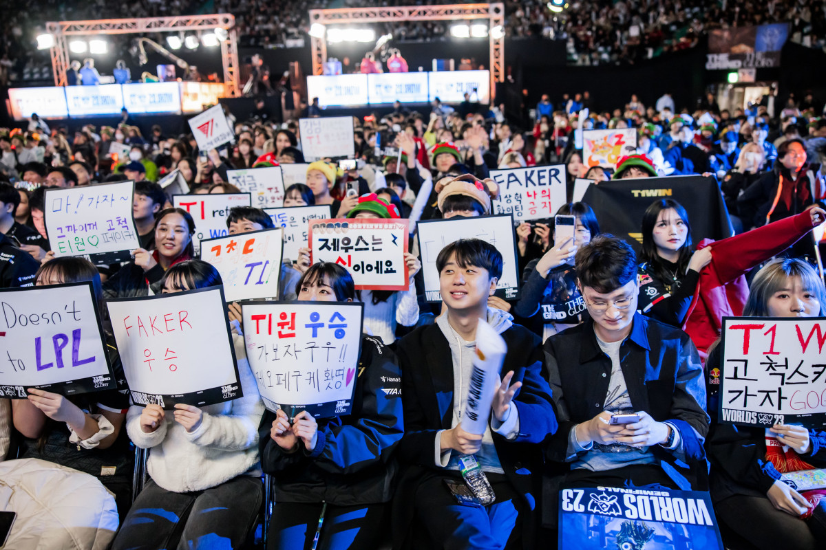Fans support T1 in match vs JDG at Worlds 2023