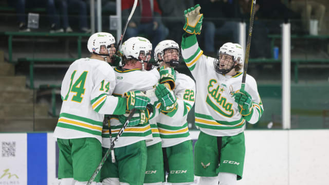 Wayzata vs Edina boys hockey Jan26-23 Jeff Lawler54