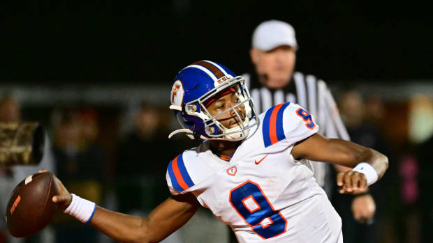 East St. Louis quarterback Robert Battle