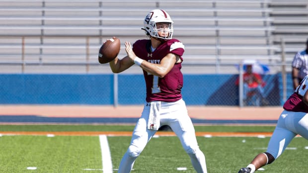 De Smet 2025 quarterback Dillon Duff