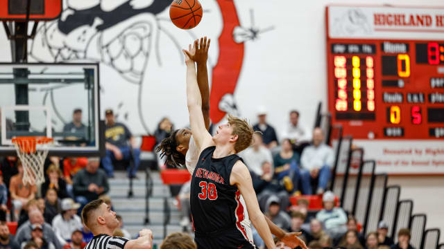 Metamora's Cooper Koch and Thornton's Morez Johnson Illinois high school boys basketball