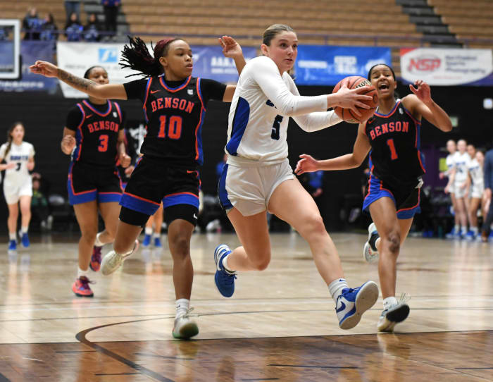 South Medford cools off Benson, wins Oregon 6A girls basketball state ...