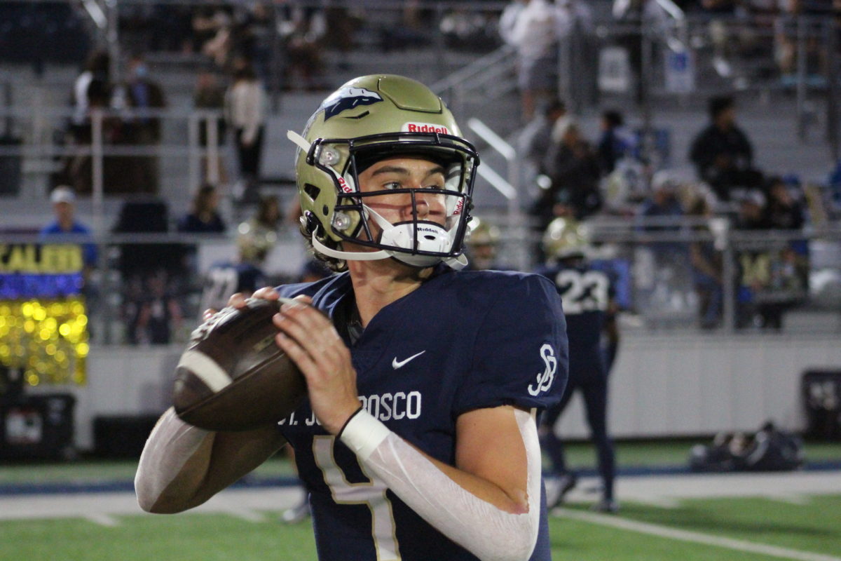 Servite-vs.-St.-John-Bosco-football_7344