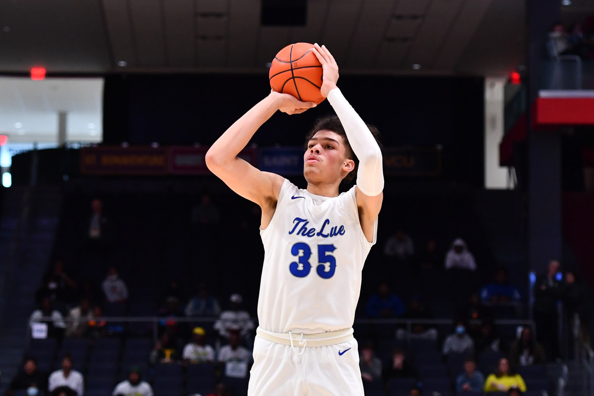 Jesse McCulloch, a Michigan State commit, takes a shot during the 2023 Ohio Division 3 semifinals. Photo by Ben Jackson, SBLive Sports 