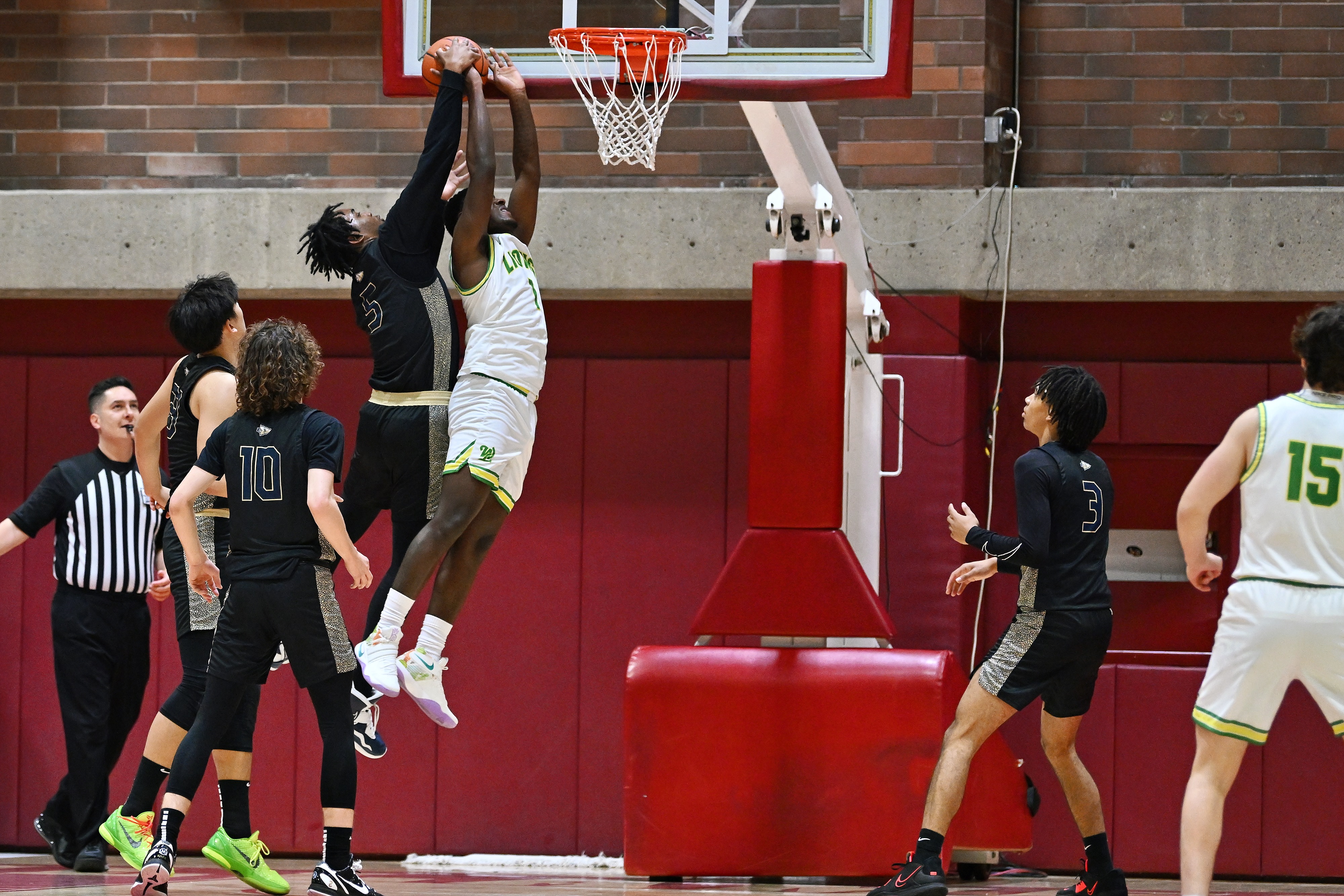 West Linn St. John Bosco boys basketball Oregon Capitol City Classic final Leon Neuschwander 6