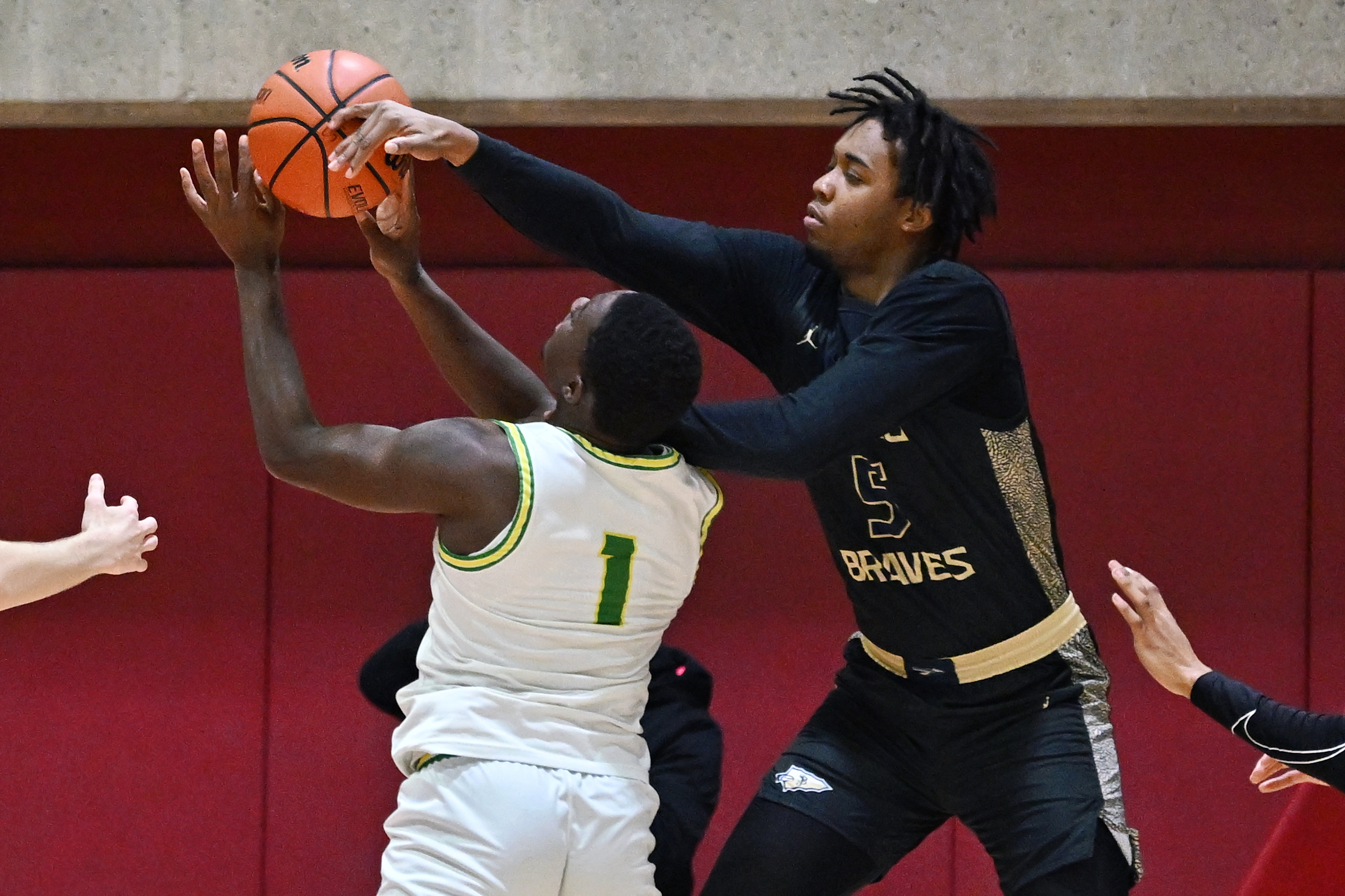 West Linn St. John Bosco boys basketball Oregon Capitol City Classic final Leon Neuschwander 3