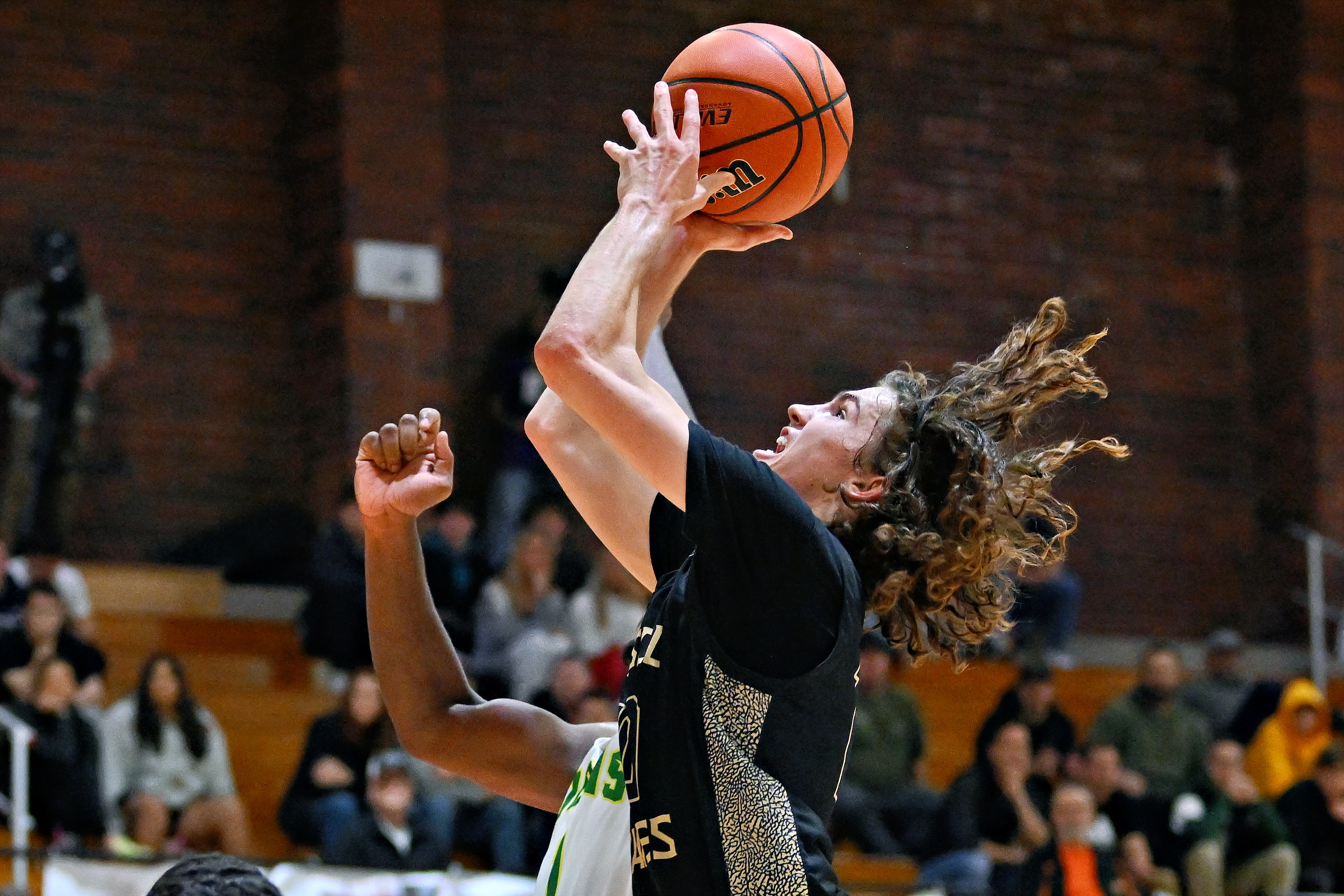 West Linn St. John Bosco boys basketball Oregon Capitol City Classic final Leon Neuschwander 39