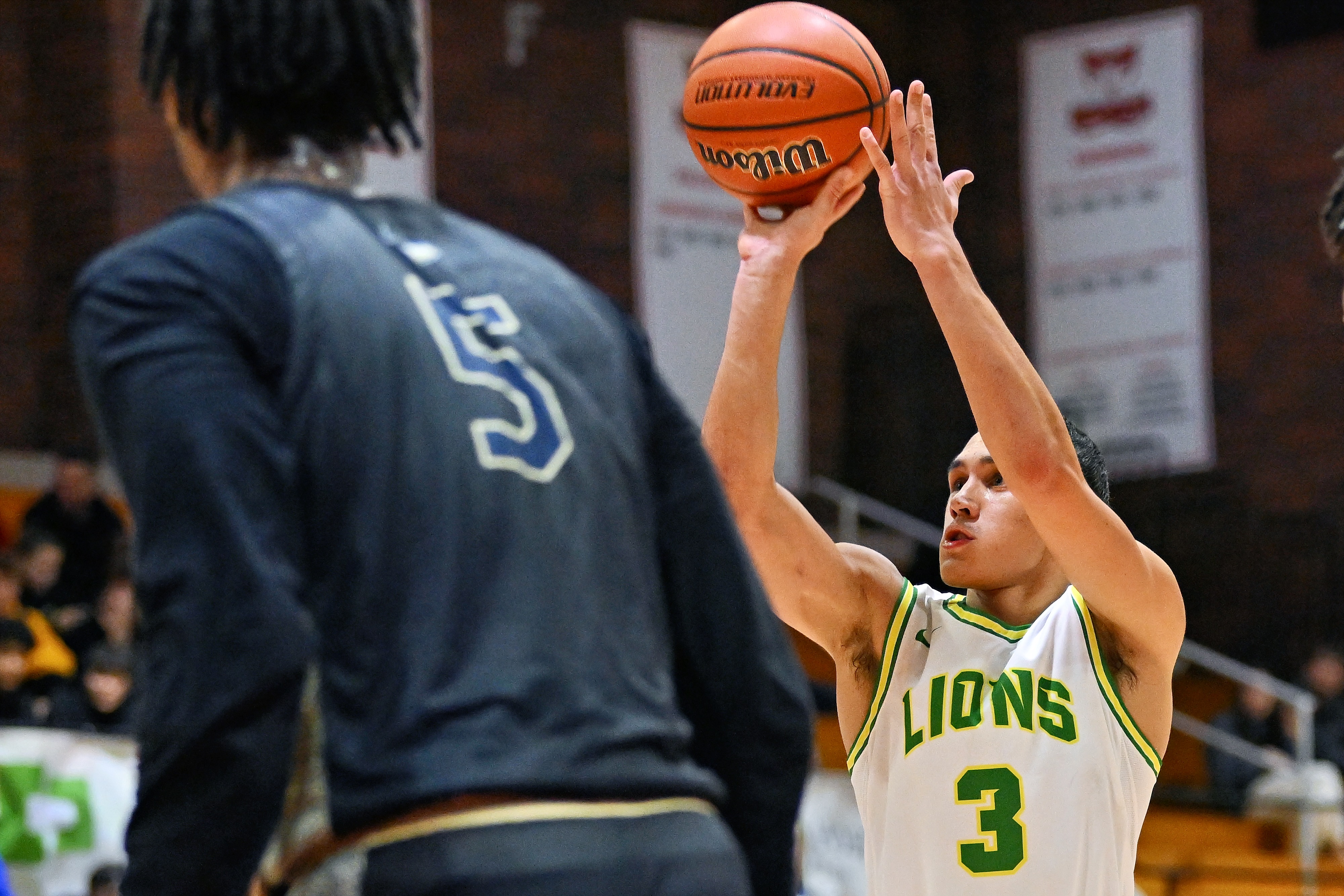 West Linn St. John Bosco boys basketball Oregon Capitol City Classic final Leon Neuschwander 59