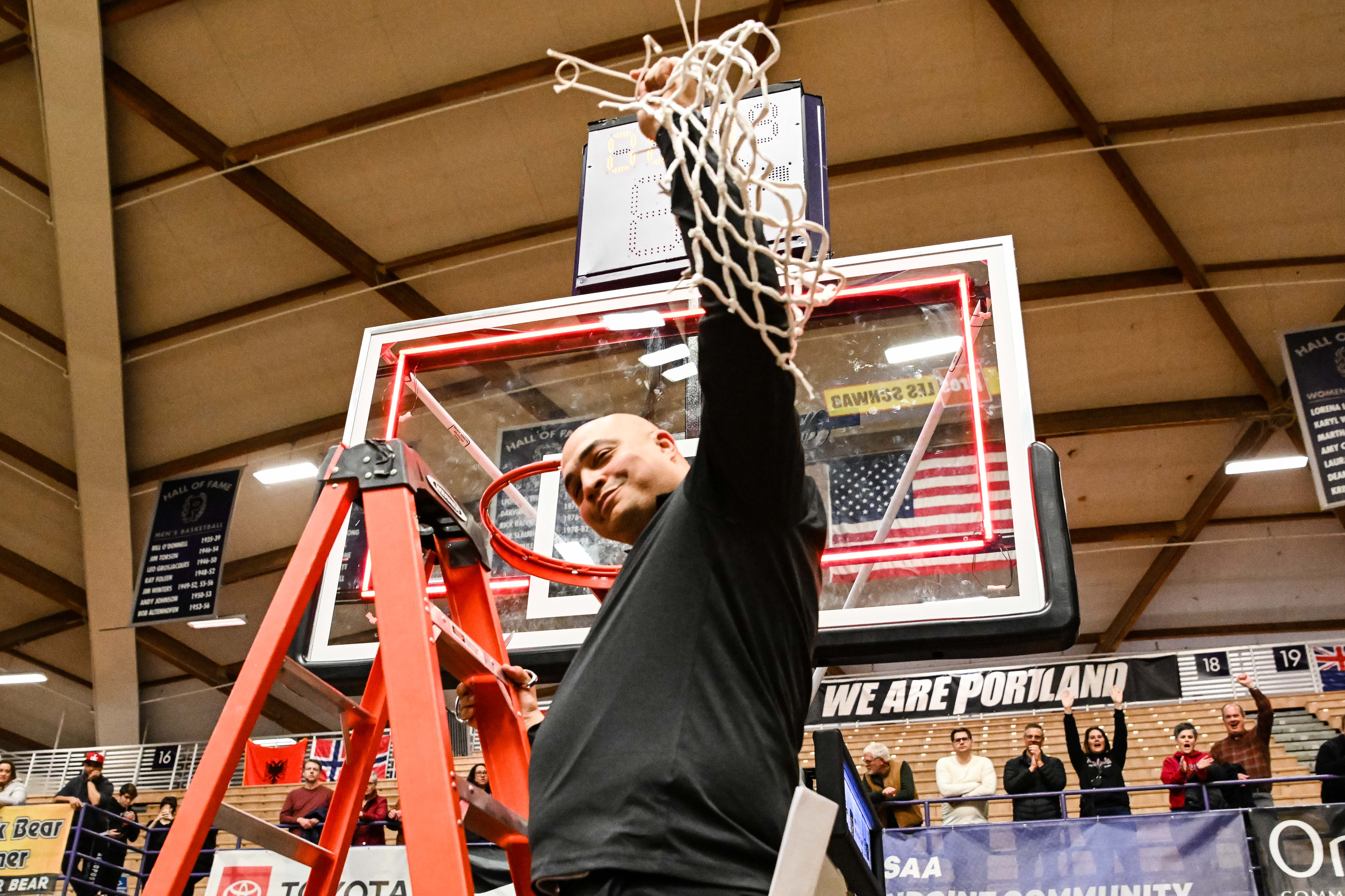 West Linn Tualatin 6A Oregon boys basketball final Naji Saker 1 -239