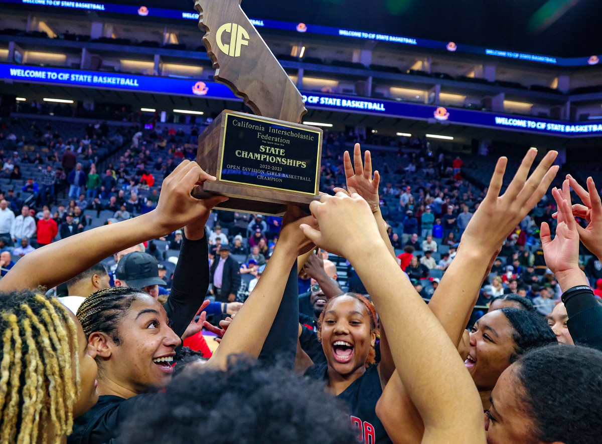 Etiwanda celebrates its first state title. Photo: Ralph Thompson