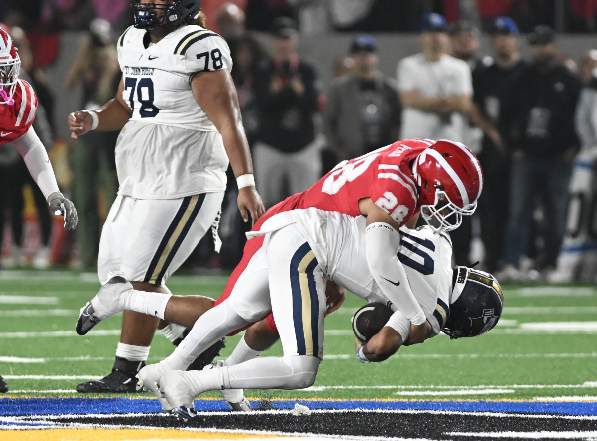 One of five sacks by Mater Dei's defense. Photo: Heston Quan. 