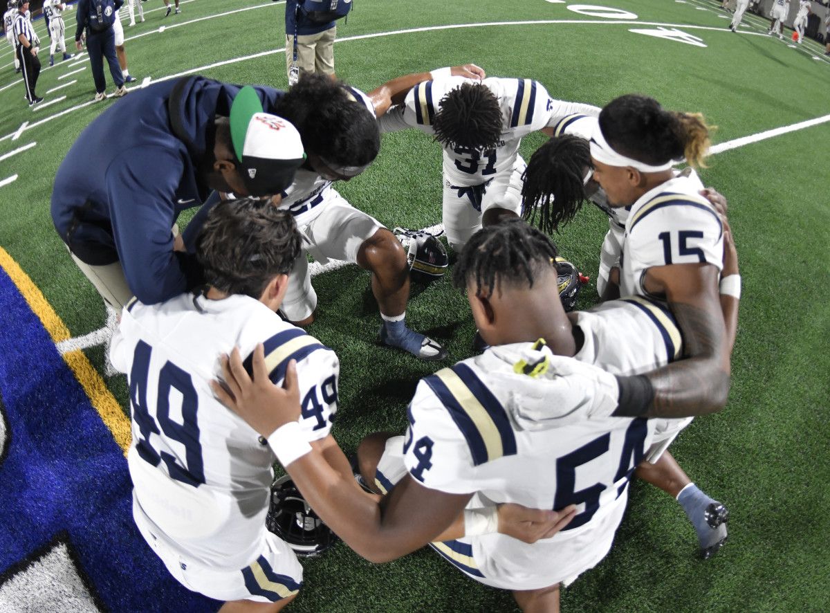 St John Bosco vs Mater Dei October 7, 2022 Photo-Heston Quan84