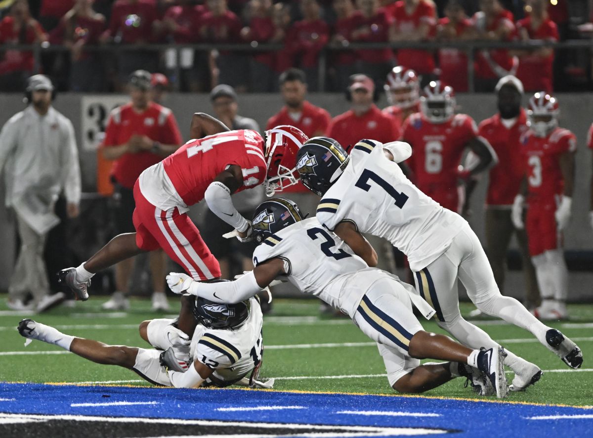 Bosco's Jshawn Frausto-Ramos, Deven Bryant and Peyton Woodyard on the stop. Photo: Heston Quan