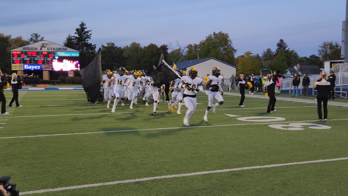 Centerville football needed just one score to defeat Kettering Fairmont