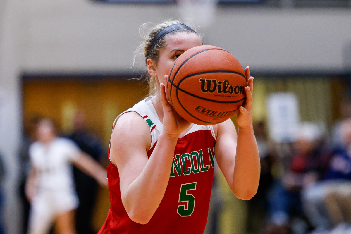 Kloe Froebe Lincoln Illinois girls basketball February 2 2024 Nate Latsch 25750