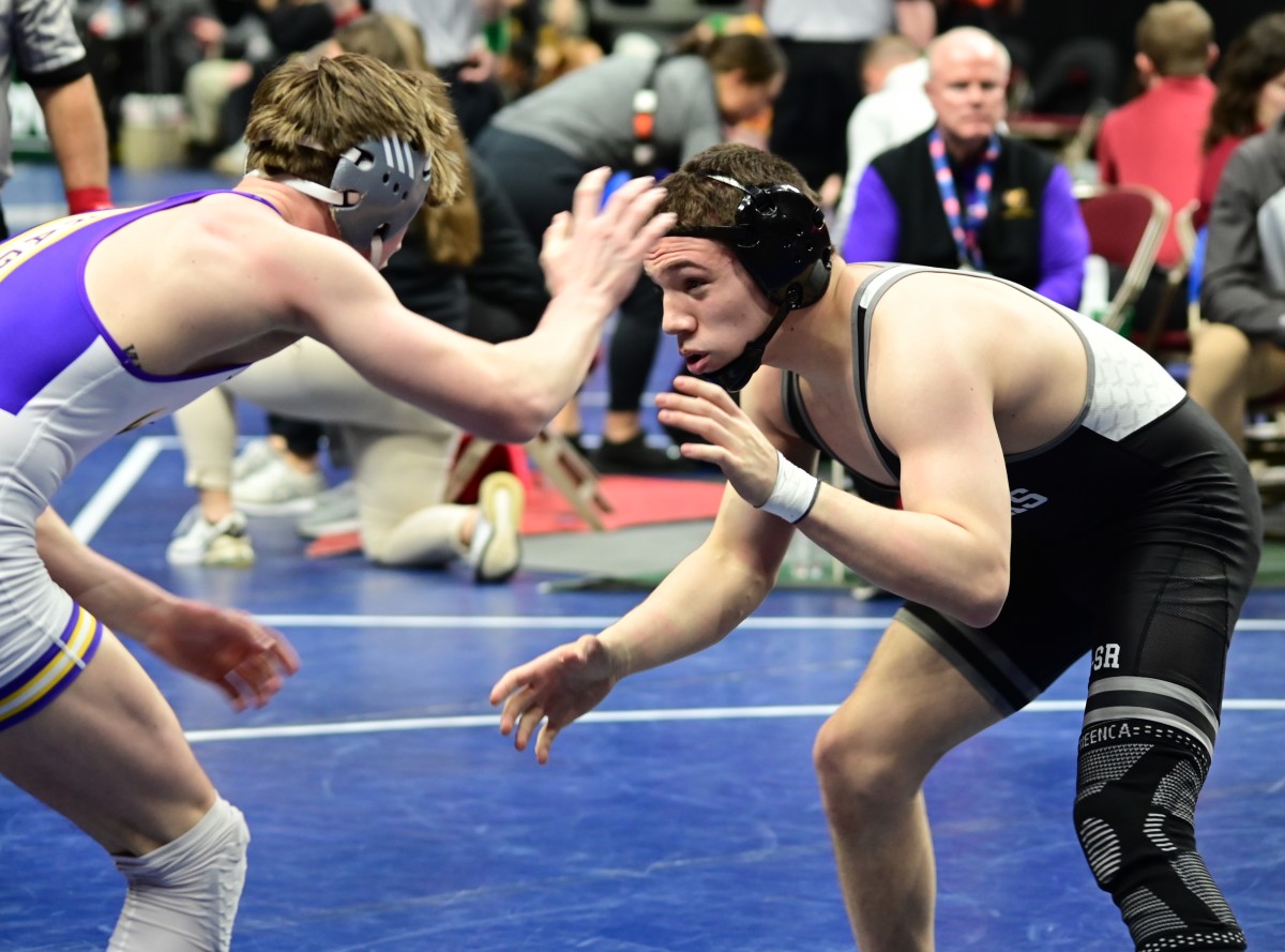 Iowa high school wrestling state tournament: Day 2 results, team scores ...