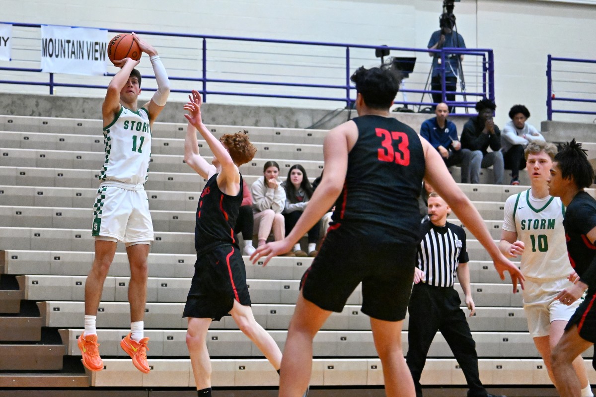 a Summit Mountain View 5A Oregon boys basketball quarterfinal 2024 Leon Neuschwander 3