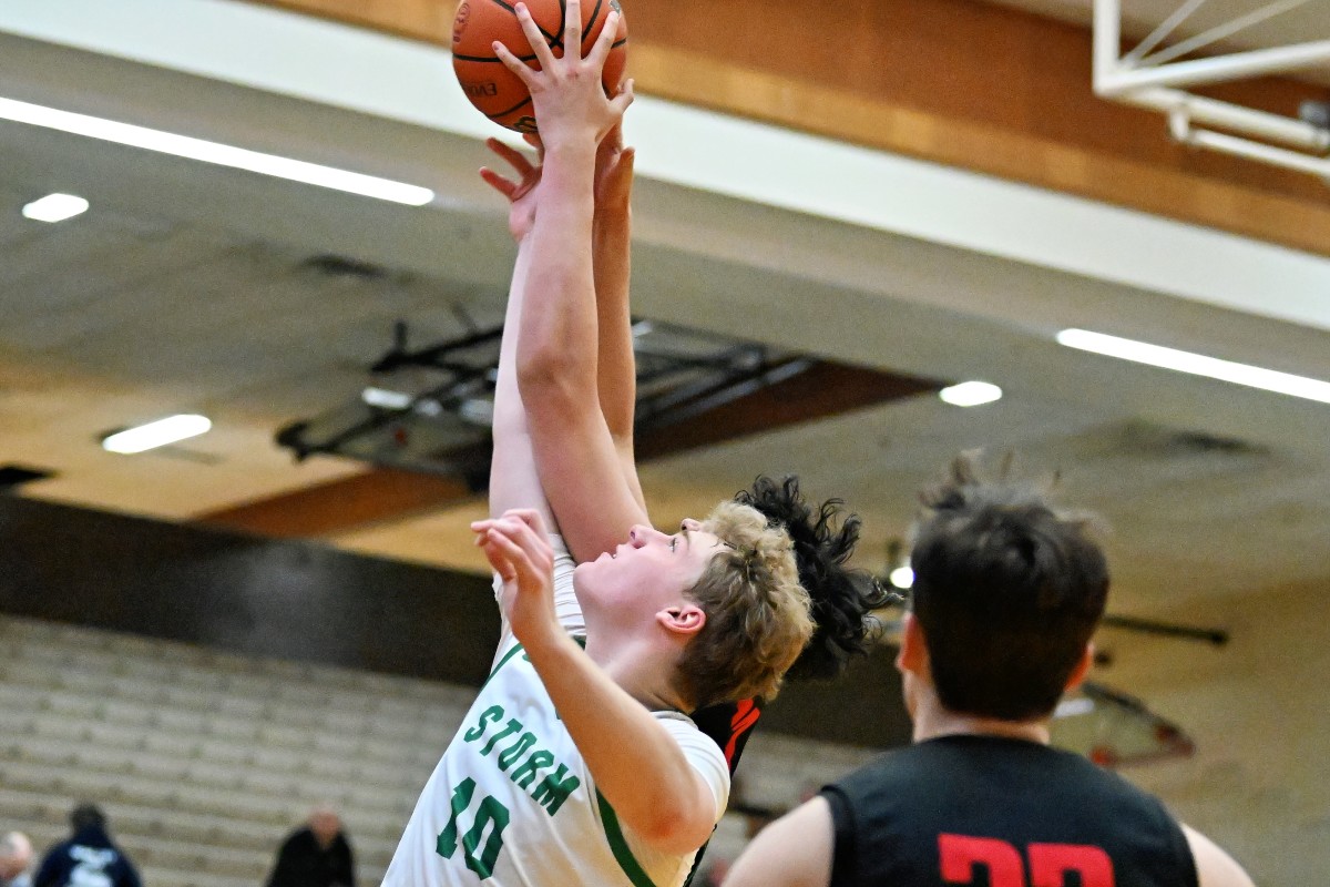 a Summit Mountain View 5A Oregon boys basketball quarterfinal 2024 Leon Neuschwander 46