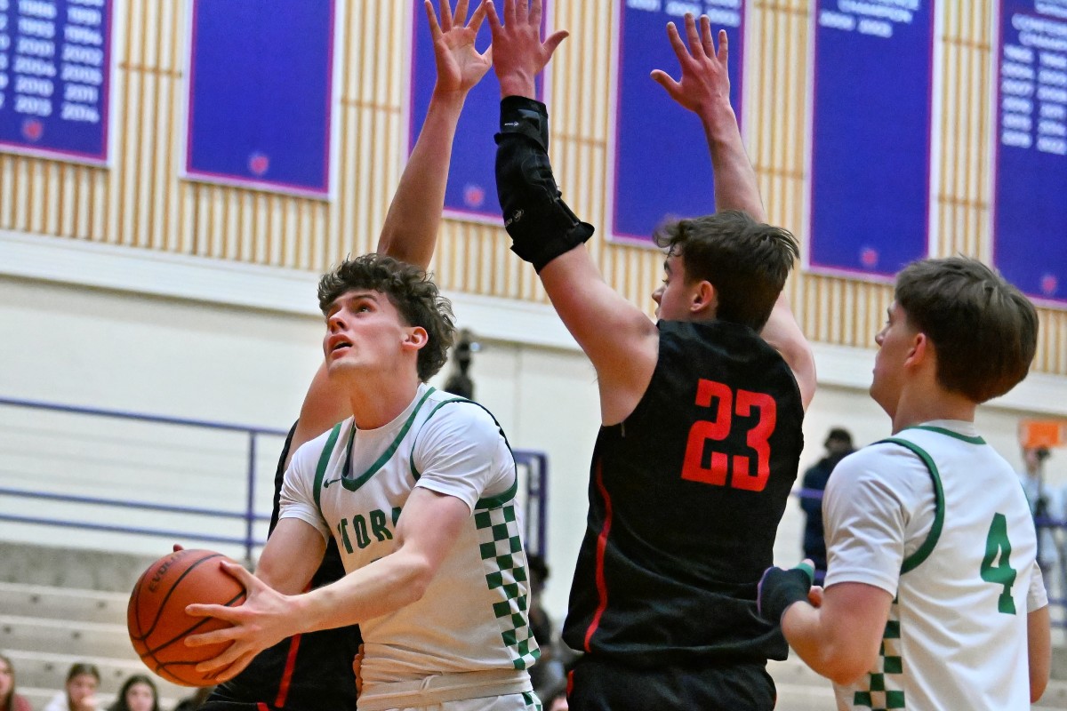 a Summit Mountain View 5A Oregon boys basketball quarterfinal 2024 Leon Neuschwander 21