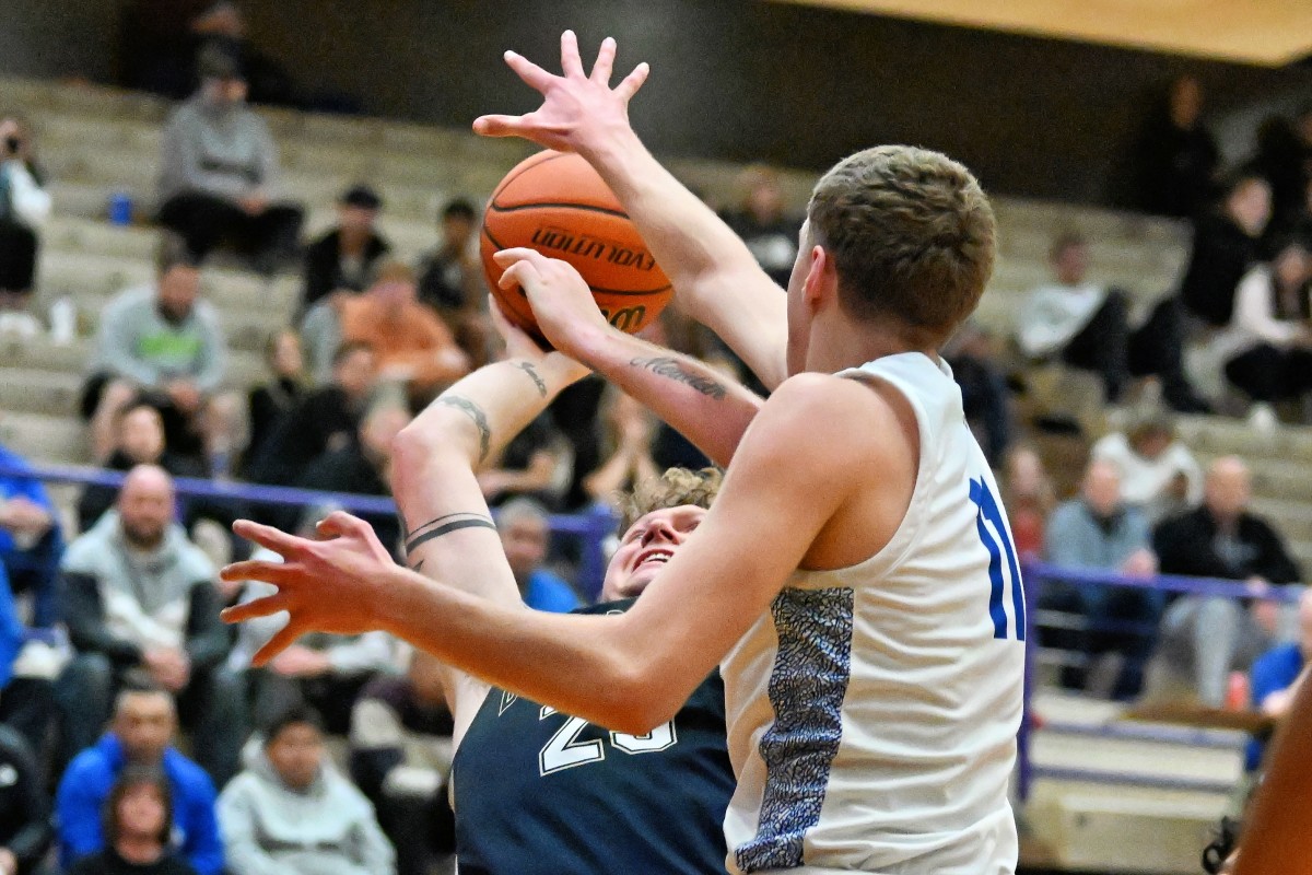 a Woodburn West Albany 5A Oregon boys basketball quarterfinal 2024 Leon Neuschwander 24