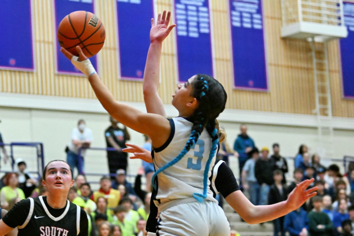 a Corvallis South Albany 5A Oregon girls basketball quarterfinal 2024 Leon Neuschwander 17