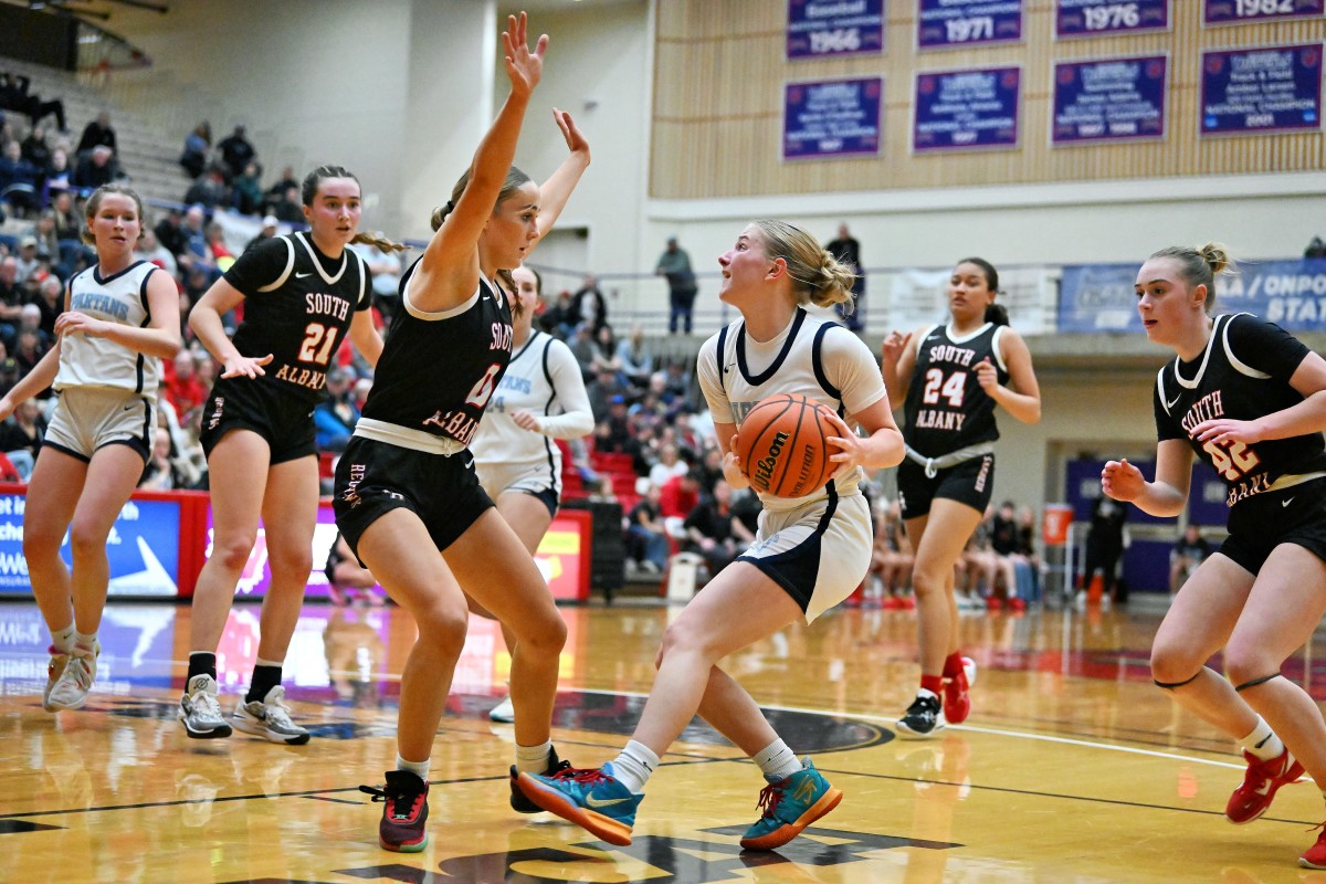 a Corvallis South Albany 5A Oregon girls basketball quarterfinal 2024 Leon Neuschwander 38