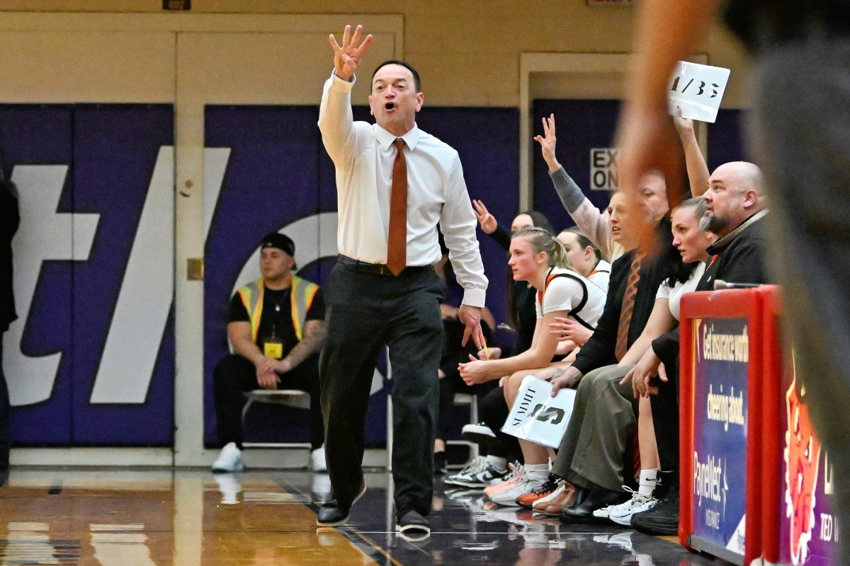 a Crater Springfield 5A Oregon girls basketball quarterfinal 2024 Leon Neuschwander 9