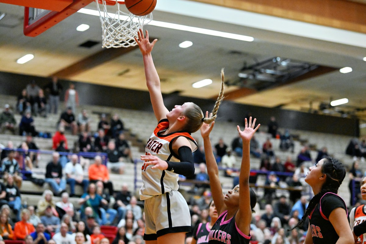 a Crater Springfield 5A Oregon girls basketball quarterfinal 2024 Leon Neuschwander 21