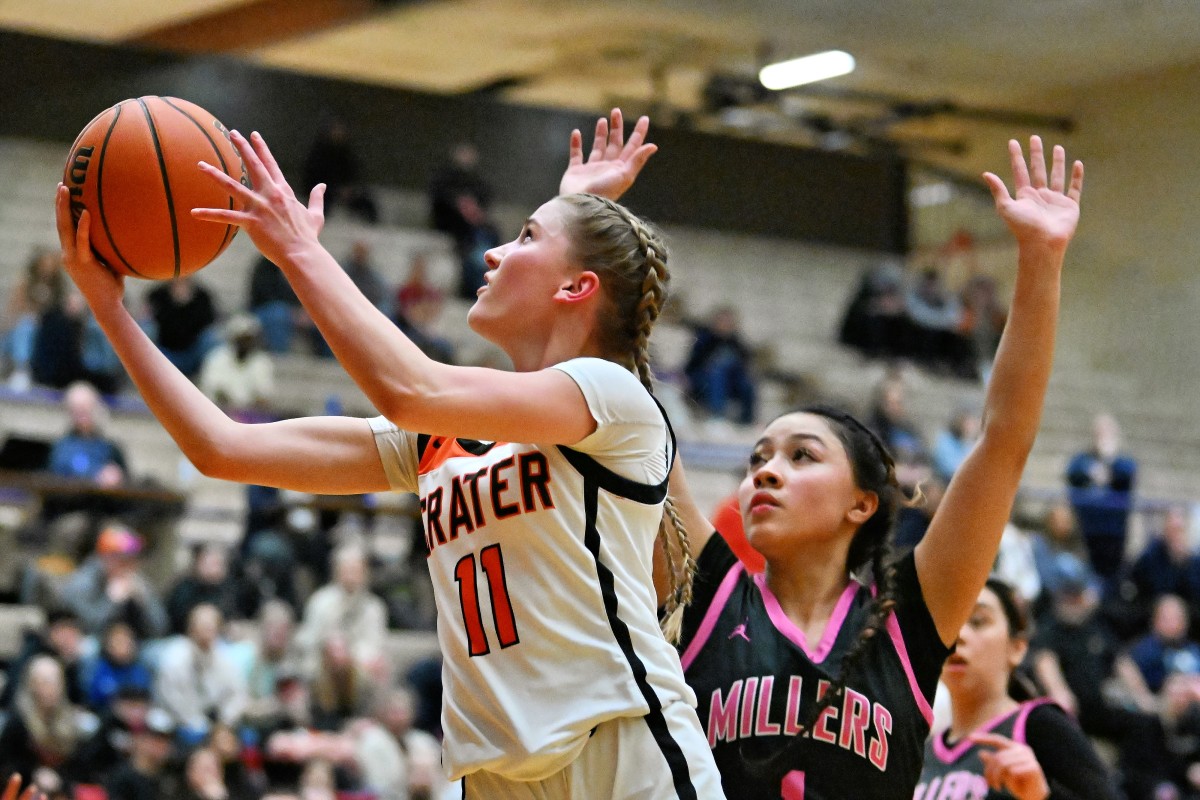 a Crater Springfield 5A Oregon girls basketball quarterfinal 2024 Leon Neuschwander 26