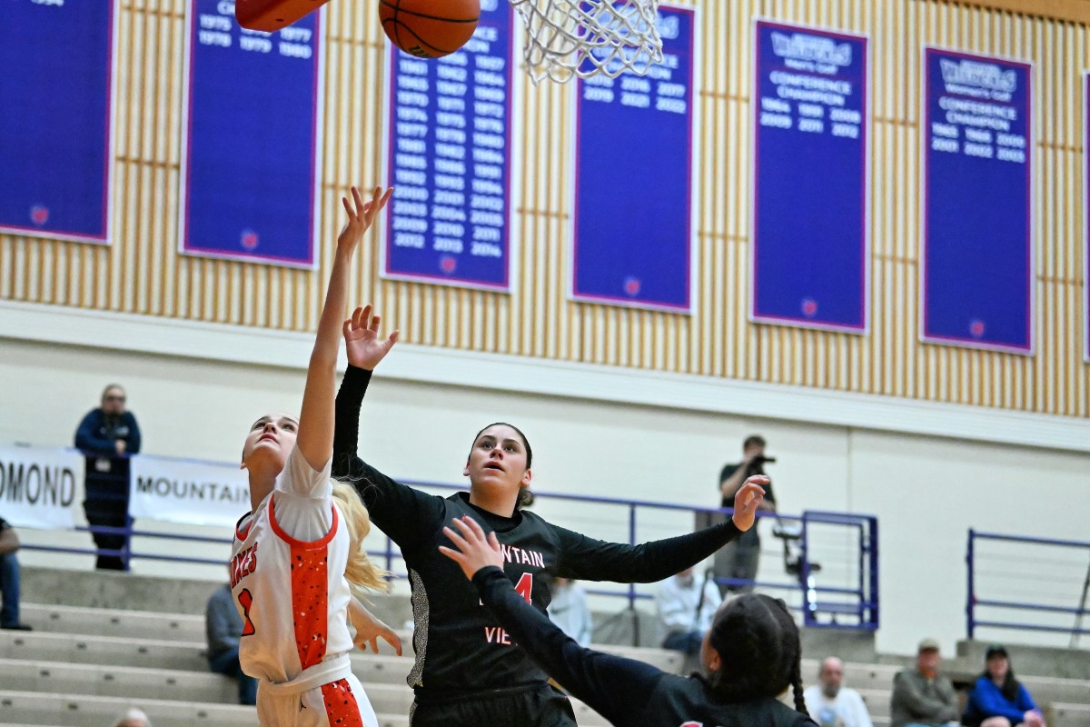 a Silverton Mountain View 5A Oregon girls basketball quarterfinal 2024 Leon Neuschwander 5