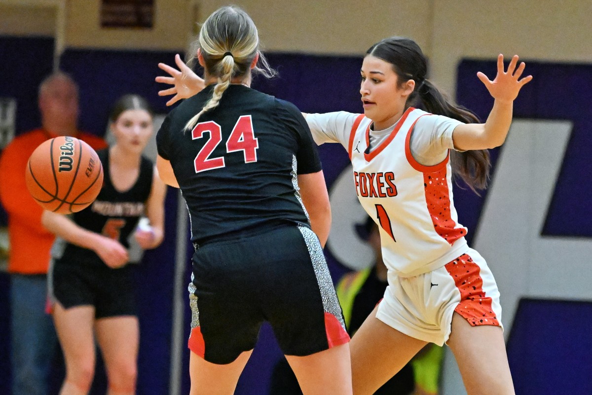 a Silverton Mountain View 5A Oregon girls basketball quarterfinal 2024 Leon Neuschwander 10