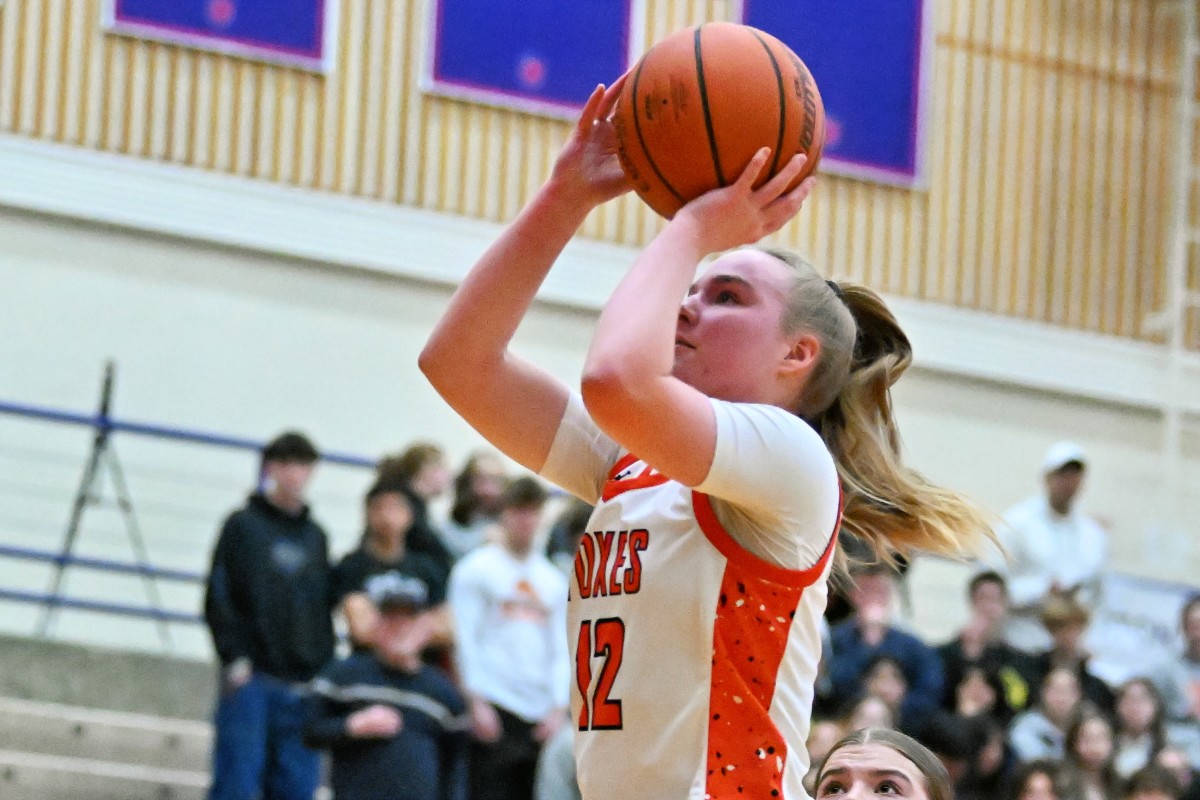 a Silverton Mountain View 5A Oregon girls basketball quarterfinal 2024 Leon Neuschwander 11