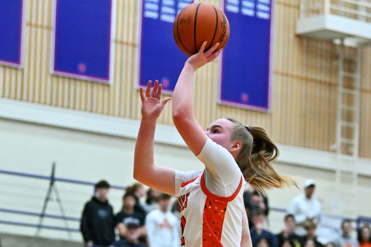 a Silverton Mountain View 5A Oregon girls basketball quarterfinal 2024 Leon Neuschwander 12